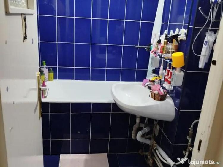 Apartament 3 camere de vanzare Pia?a Centrala, etaj 3 - 1