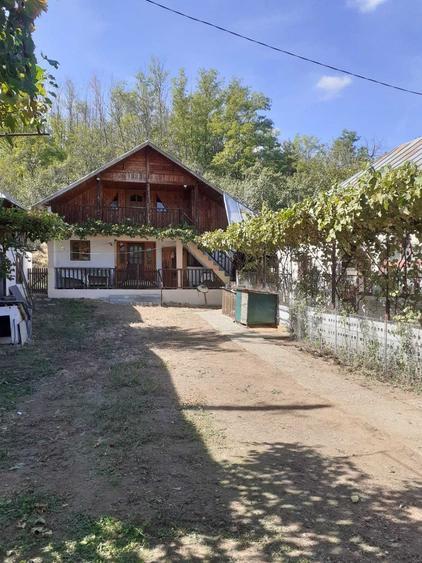 Casă cu 3 camere în Valea