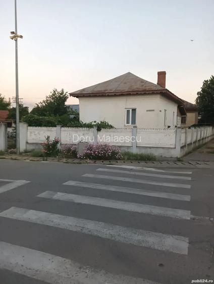 Vind casa pe col?