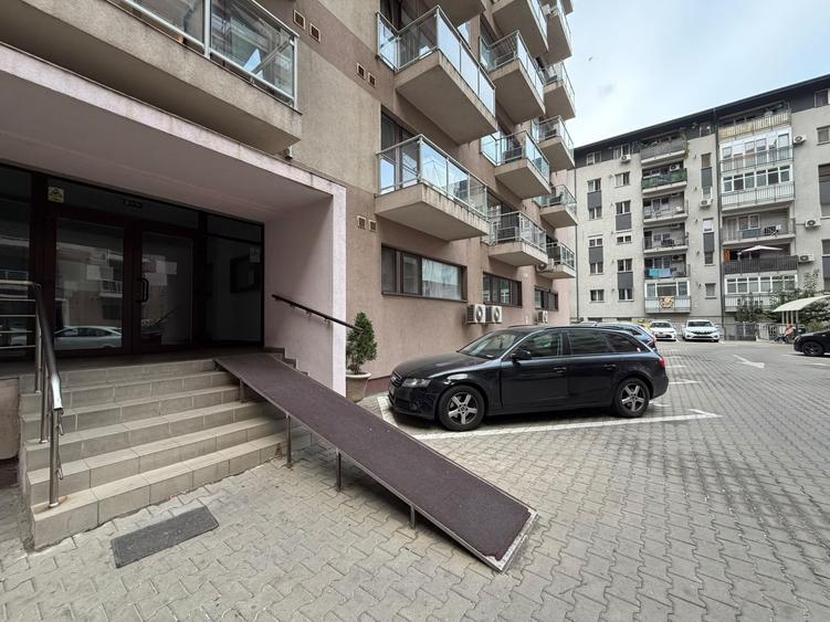 Garsonieră decomandată în Titan