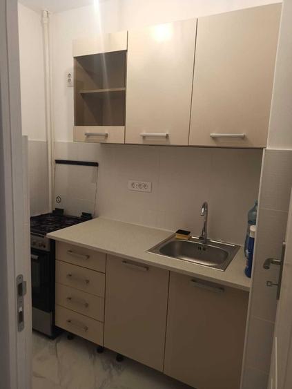 Garsoniera renovata, mobilata, metrou Costin Georgian - 1