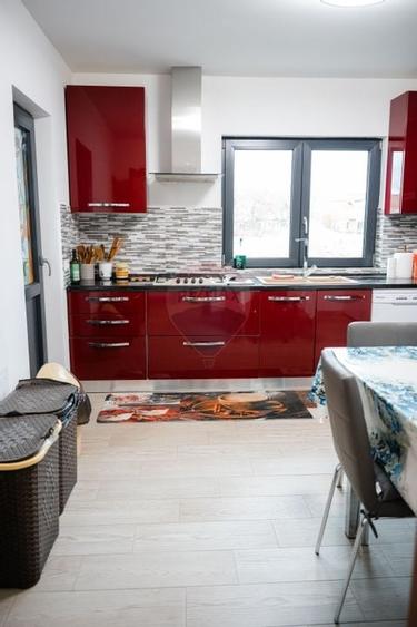 Casă / Vilă cu 5 camere de vânzare - 40