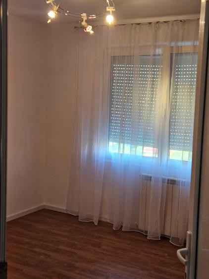 Se inchirieaza in Unirii,aparament cu 3 camere,confort 1,decomandat,etajul 3. - 7