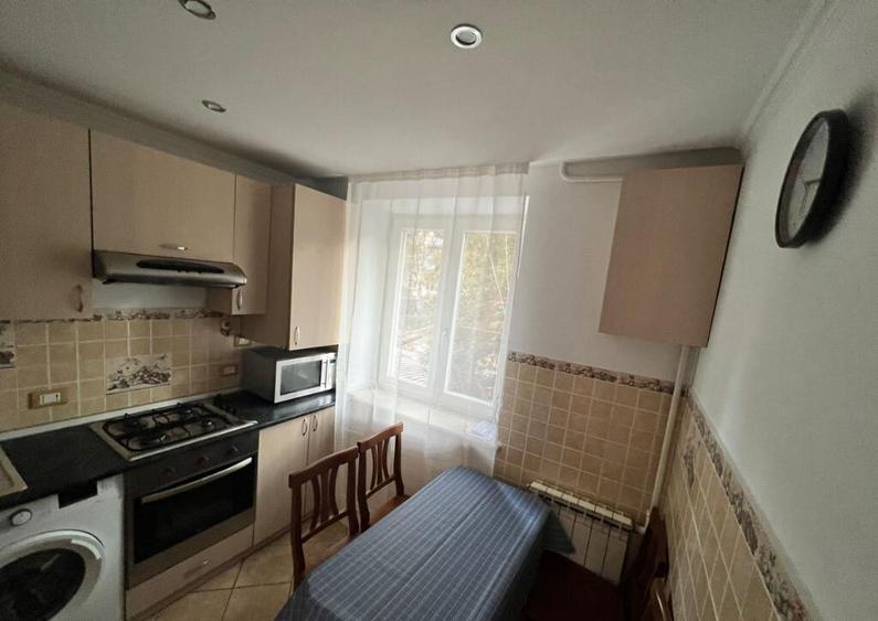 Inchiriez Garsoniera Piata 1 Mai - 4