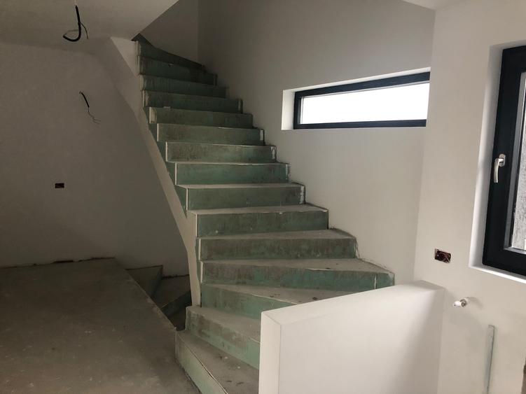 Proiect nou pozitie foarte buna. P+1+M. 5 cam - 15