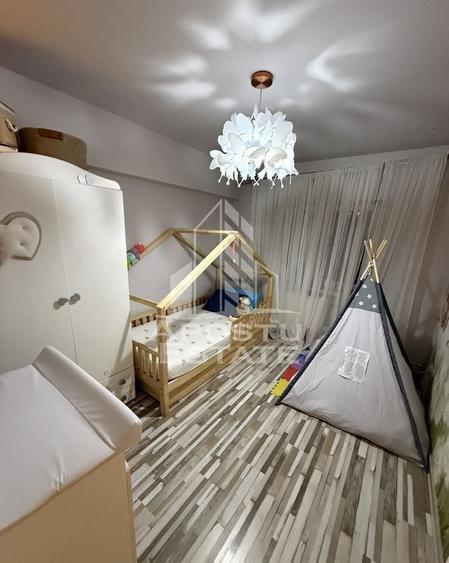 Apartament cu 3 camere, 2 bai,  decomandat,  etajul 2, zona Soarelui - 10