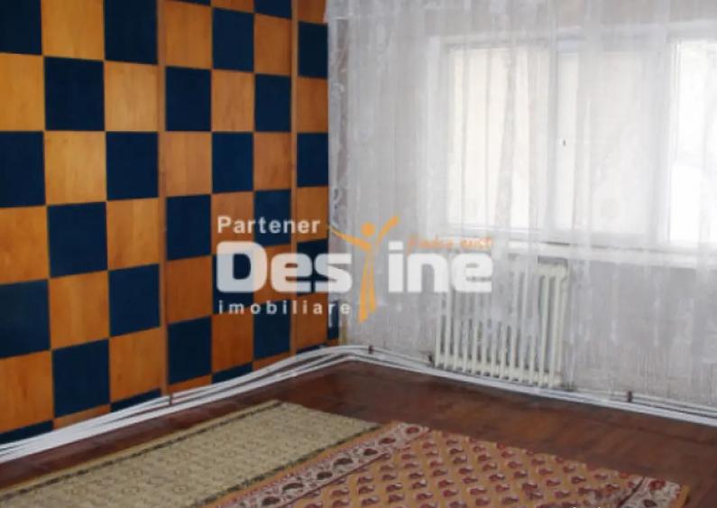 Apartament 3 camere decomandat de 61 mp 2 bai la parter car - 1