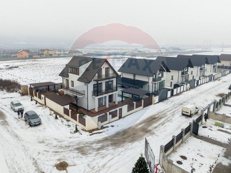 Casa cu 9 camere, teren 501 mp,  Harman! - 39