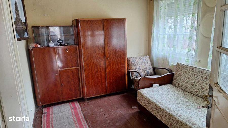 Casa de vanzare cu gradina si curte - 7