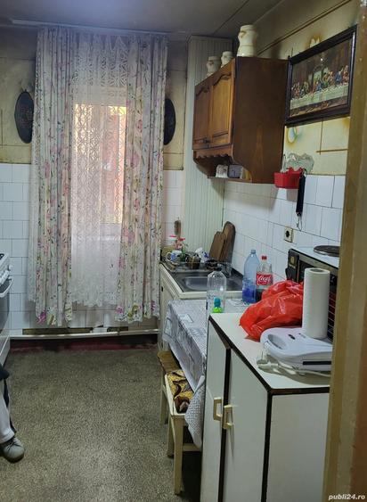 Apartament 3 camere DECOMANDAT, etaj 1 zona Aeroport - 1