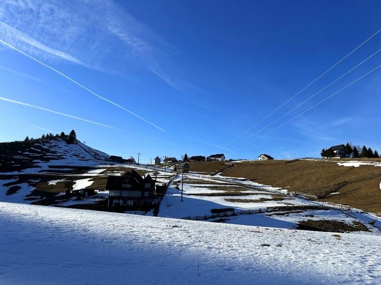 Teren intravilan 8400 mp, Fundata, zona Bran -  Moieciu - 9