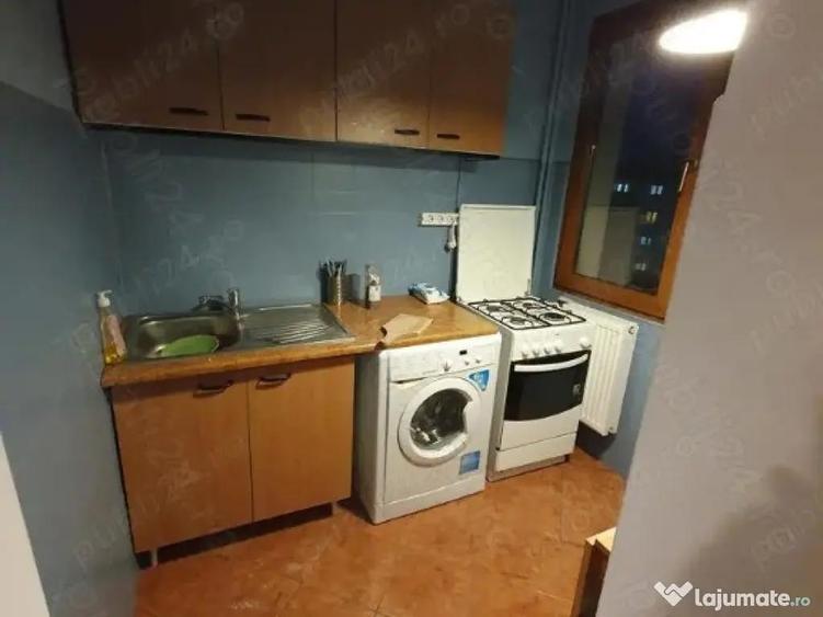 Dristor la metrou etaj 8 - 1