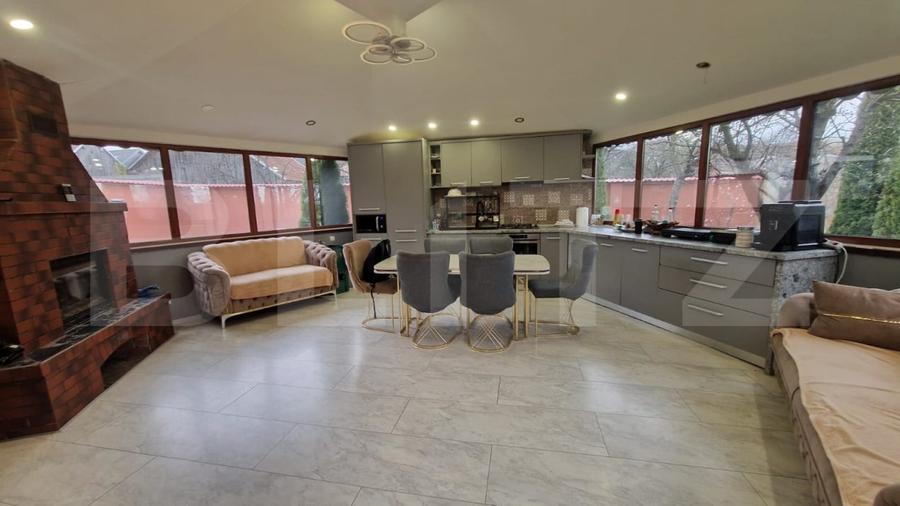 Casă individuală cu 6 camere cu Piscina în Baciu