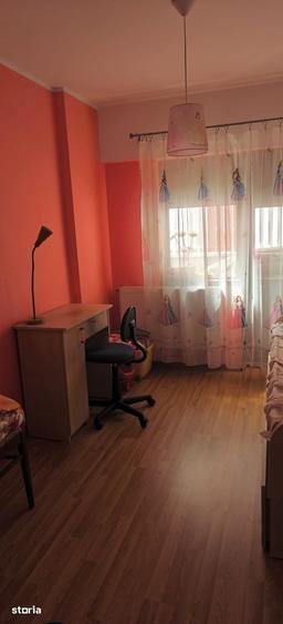 Apartament cu 4 camere în Obor