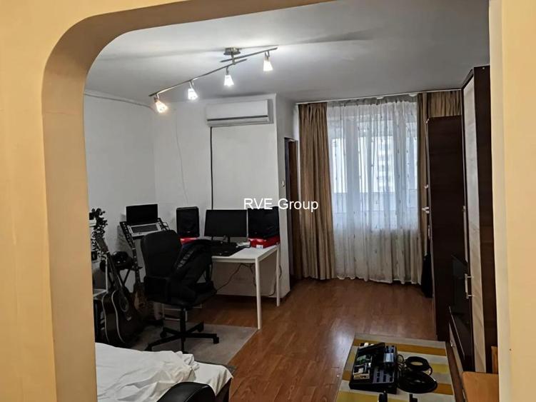 Gars (bloc 1979 reabilitat, 31 mp) - 15 min. metrou M. Bravu / Dristor - 1