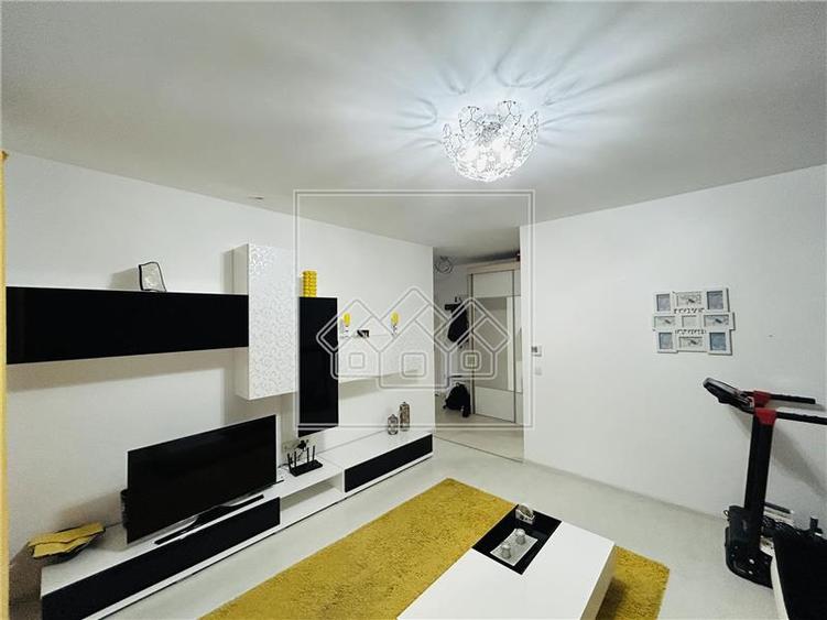 Apartament cu 2 camere decomandat în Exterior Sud