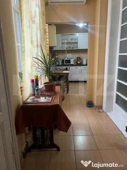 Apartament cu 2 camere semidecomandat în Traian