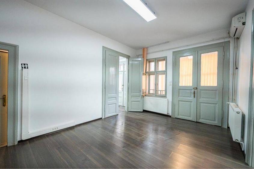 Casa individuala cu 2 camere, 90 mp utili si 210 teren, finisata, cu garaj, in Centru - 1