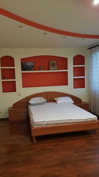 Casa de inchiriat: 5 dormitoare, 210 mp, teren de 900 mp - 1