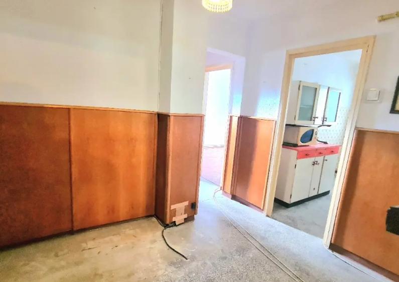 Vand apartament 2 camere, dec. et. 1, balcon mare, Curtea de Arges, str. Elena Cuza - 5