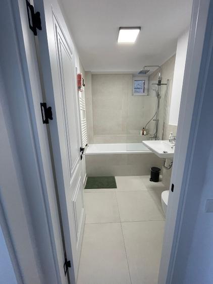 Centrul Civic - apartament 3 camere renovat - 2 grupuri sanitare - priveliște -  - 10