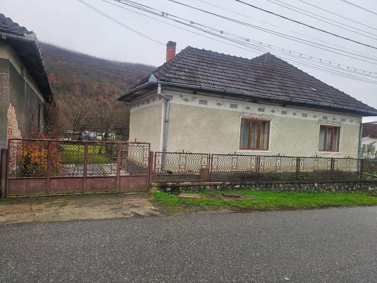 Casă 4 camere cu teren generos de 1400 mp - 3