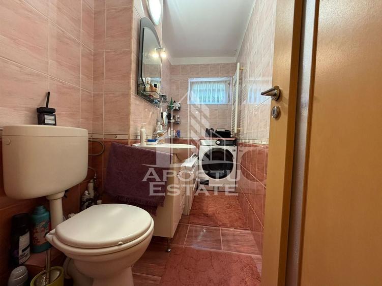 Apartament cu 3 camere, semidecomandat,centrala proprie,zona Girocului - 11