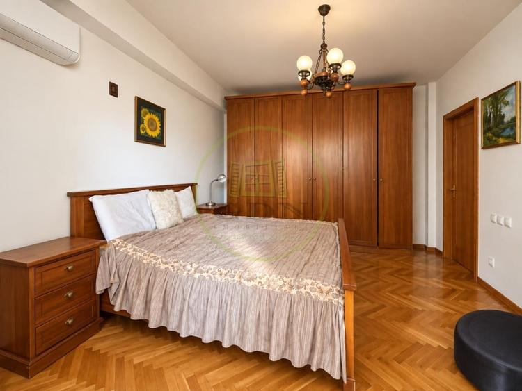 Casă individuală cu 12 camere cu Piscina în Aviației