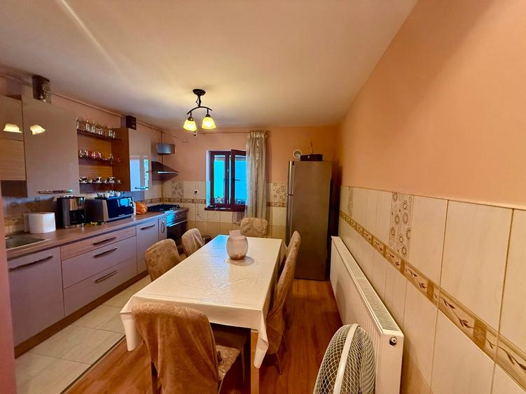 Apartament cu 2 camere decomandat în Liliacului