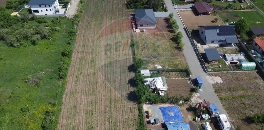 Teren Construcții intravilan de 700 mp, în Rădaia