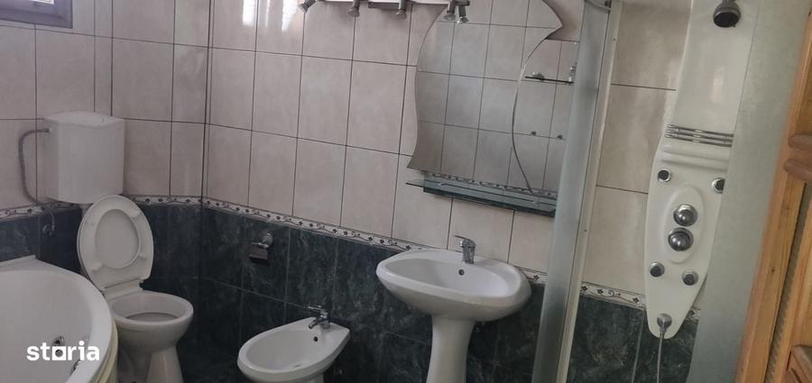 Casă cu 4 camere în Sânnicoară