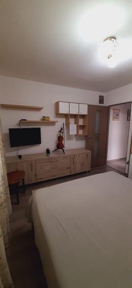 Apartament cu 2 camere decomandat în Roman