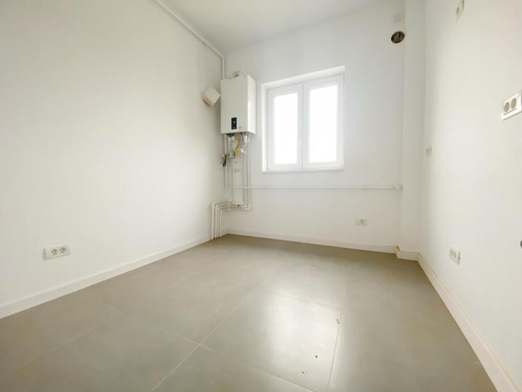Apartament cu 3 camere semidecomandat în Mehala