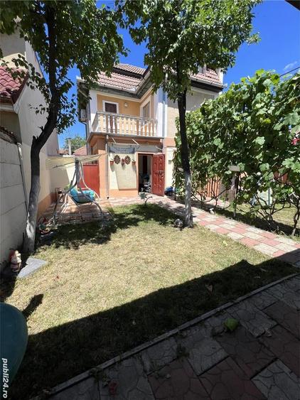 Casă cu 6 camere în Lipovei