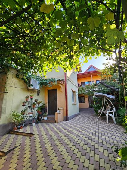 Casă individuală cu 7 camere cu Teren 250 Mp în Andronache