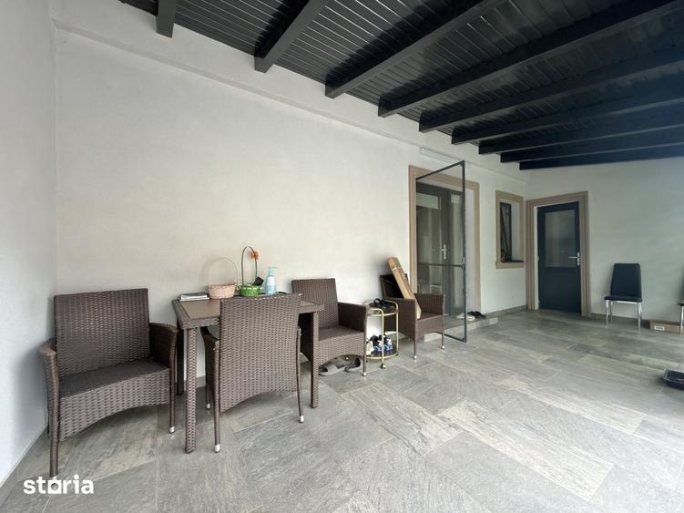 Casă cu 5 camere cu Teren 300 Mp în Sânmihaiu Român