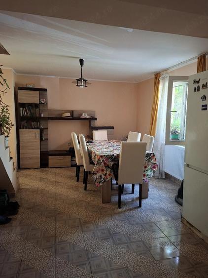 Casă cu 5 camere cu Teren 11000 Mp în Central