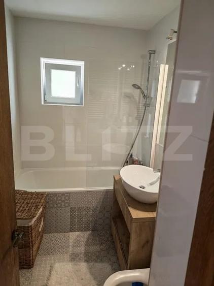 Apartament cu 3 camere decomandat, mobilat în Tătărași