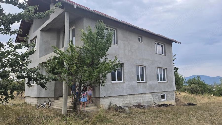 Casă cu Teren 4672 Mp în Central