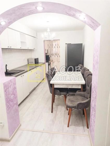 Apartament cu 3 camere decomandat în Republicii