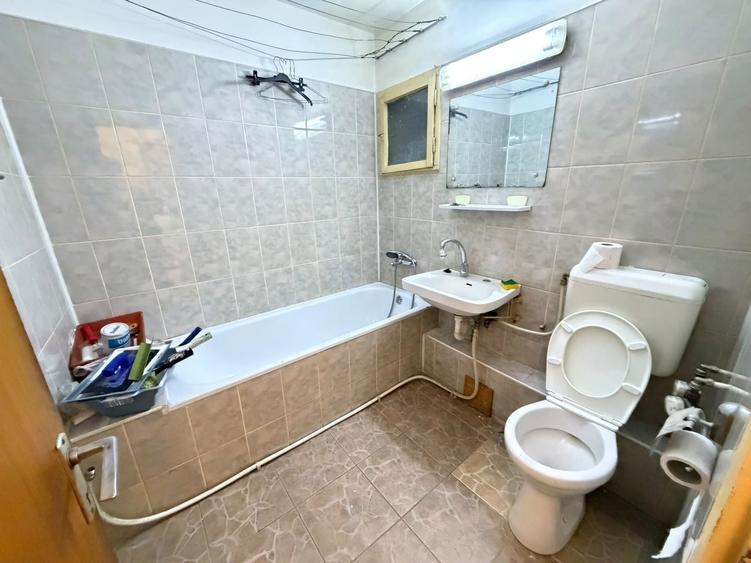 Apartament cu 3 camere decomandat în Rahova