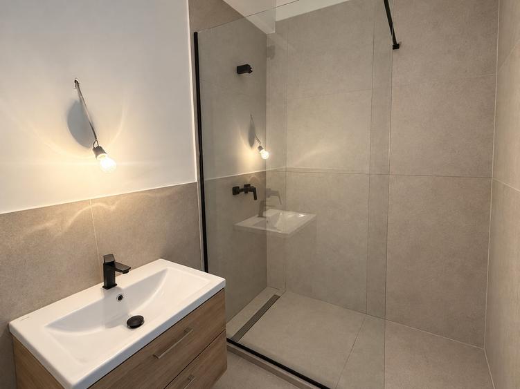 Apartament cu 2 camere decomandat, mobilat în Mamaia