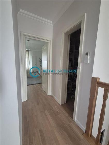 Duplex cu 5 camere cu Piscina în Păulești