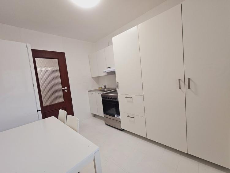 Apartament cu 3 camere decomandat, mobilat în Nerva Traian
