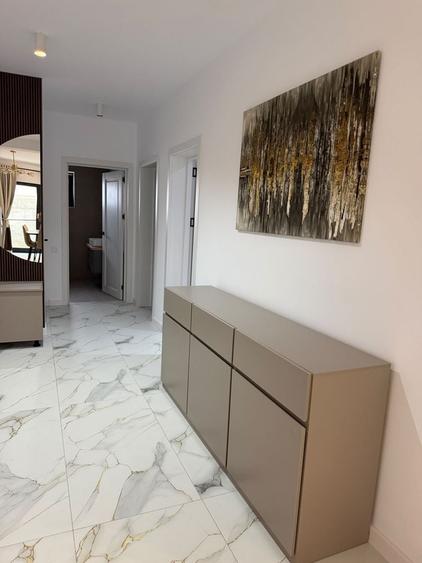 Apartament cu 3 camere decomandat în Malu Mare