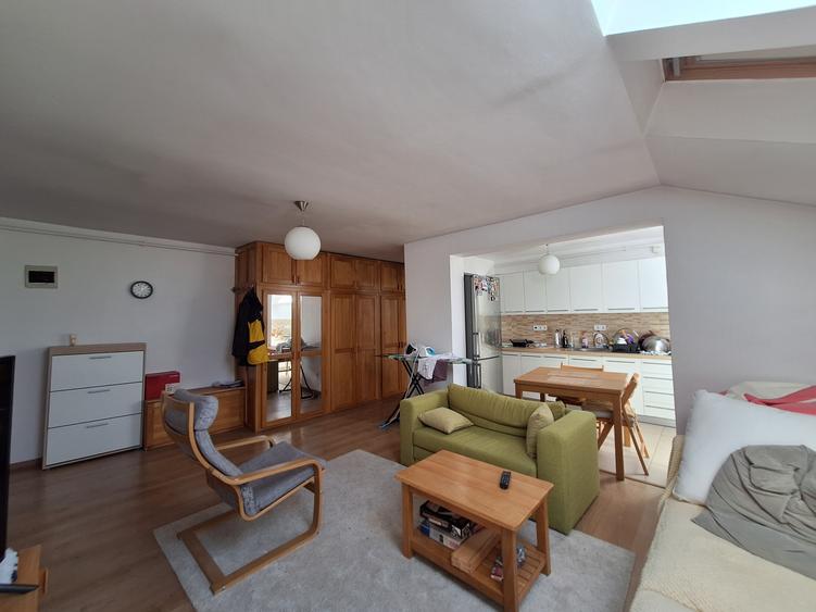 Apartament cu 3 camere semidecomandat, mobilat în Florești — fotografia 3