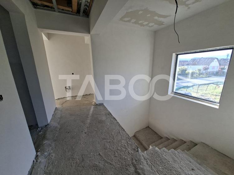 Casă individuală cu 4 camere cu Canalizare în Veștem