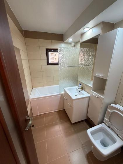 Apartament cu 3 camere decomandat în Exterior Vest