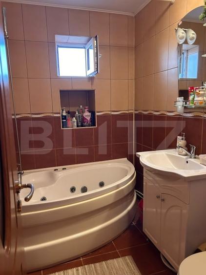 Apartament cu 3 camere decomandat, mobilat în Nicolina
