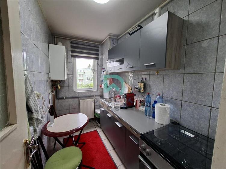 Apartament cu 2 camere semidecomandat în Griviței